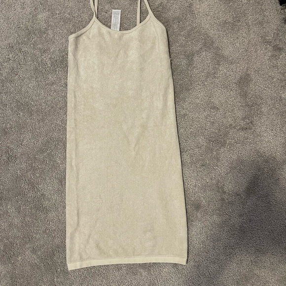 This body on dress is a perfect water, beach cover up - Picture 2 of 8